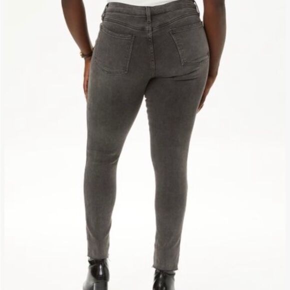 Matilda Jane Good Hart Black Anytime Destructed Mid Rise Jeans Size 6 New - Picture 3 of 7